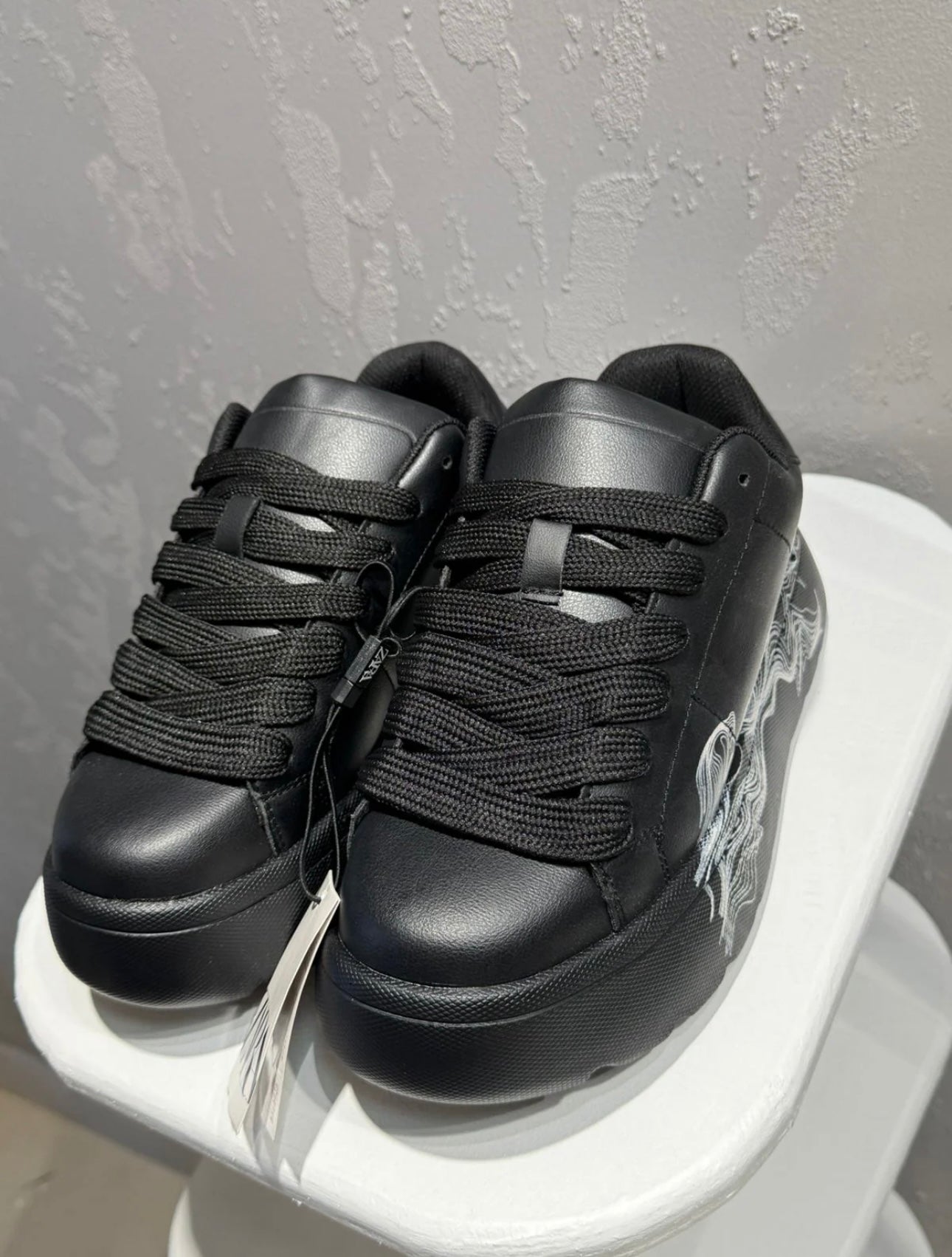 Sneakers / Zara
