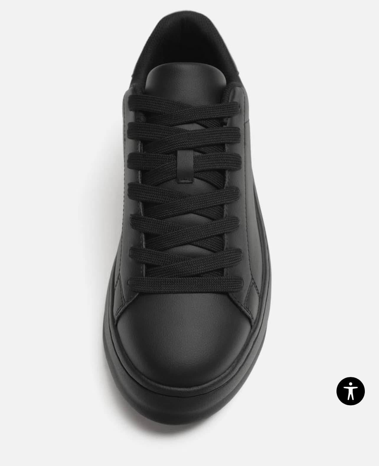Sneakers / Zara