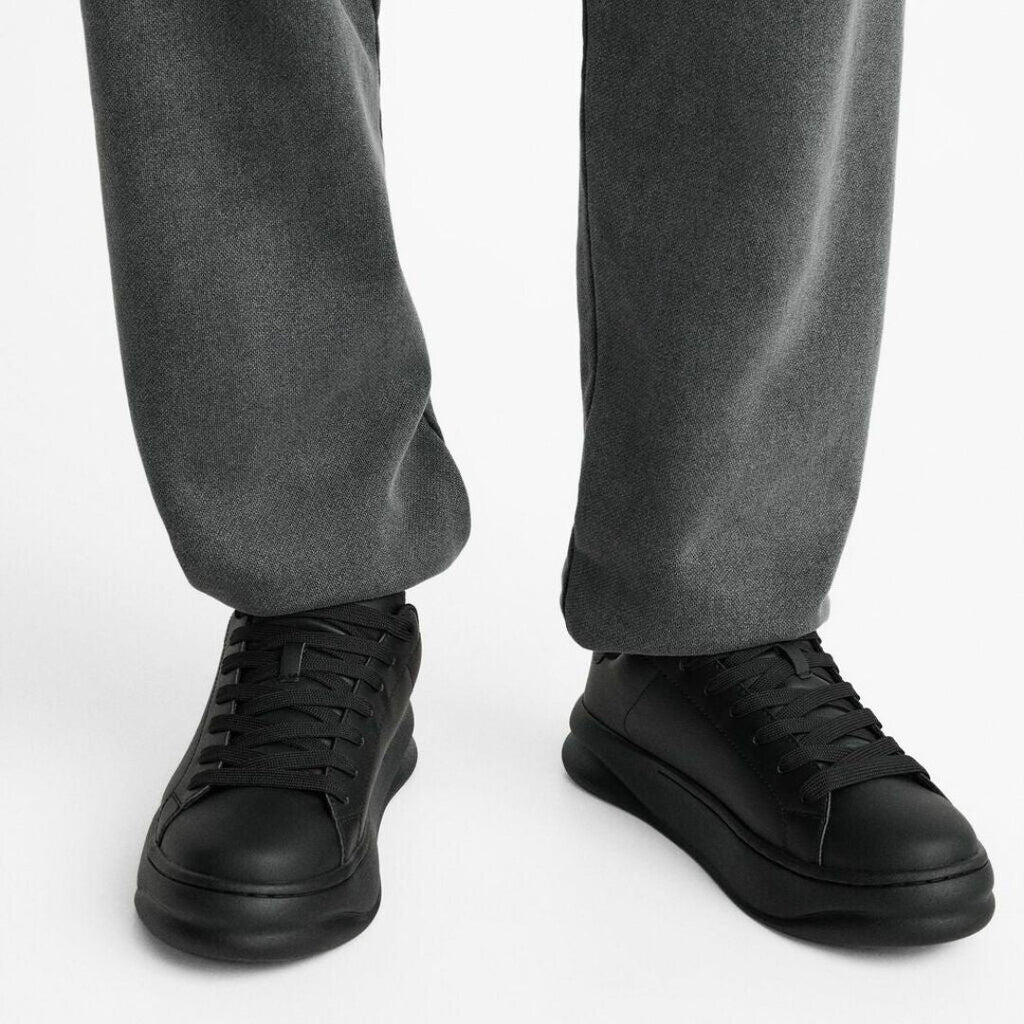 Sneakers / Zara