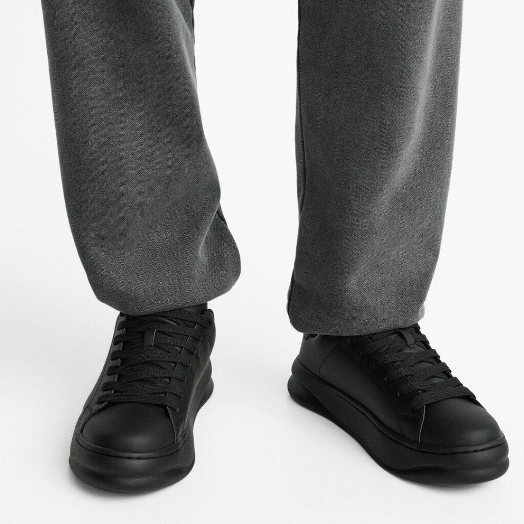 Sneakers / Zara