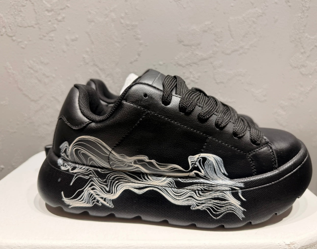Sneakers / Zara
