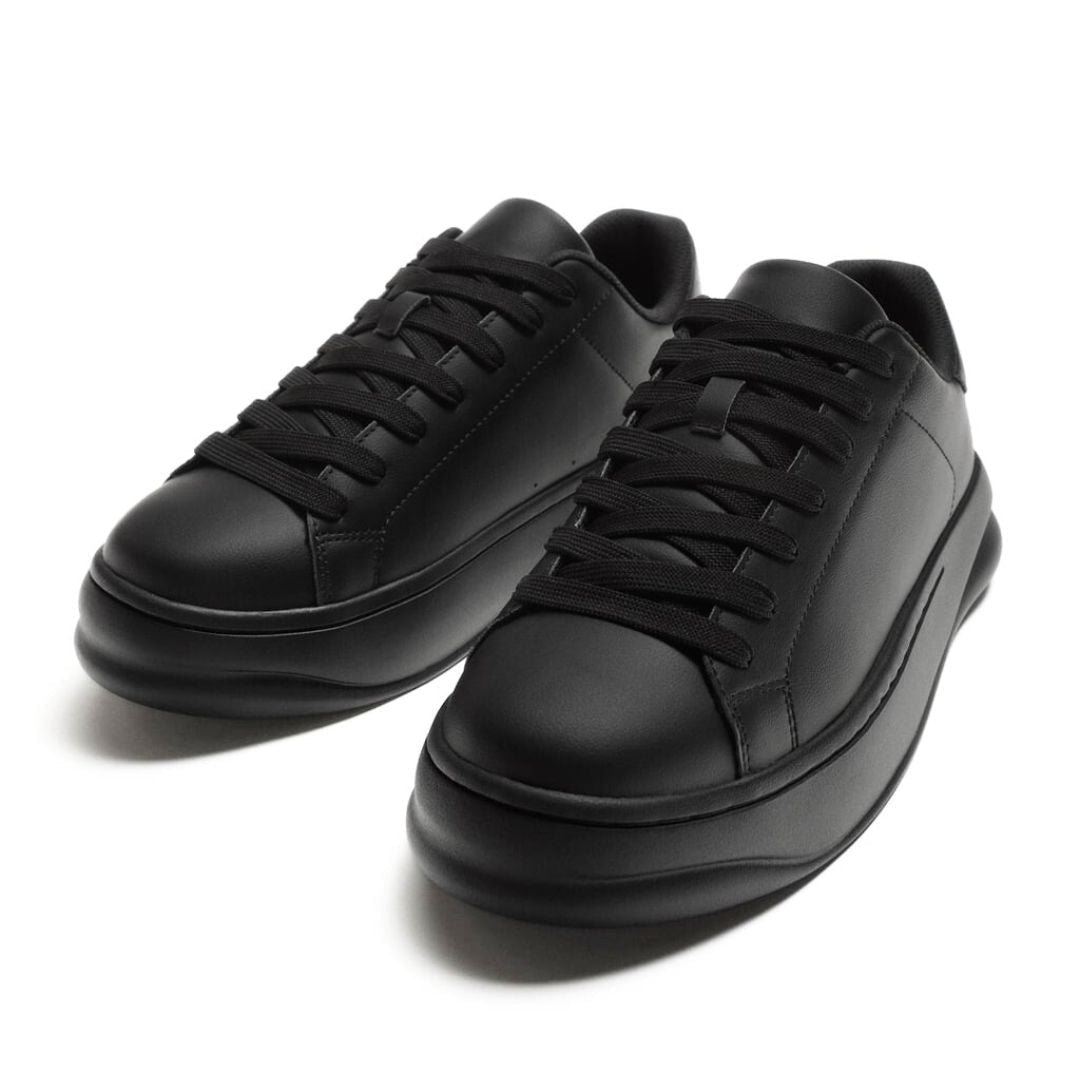Sneakers / Zara